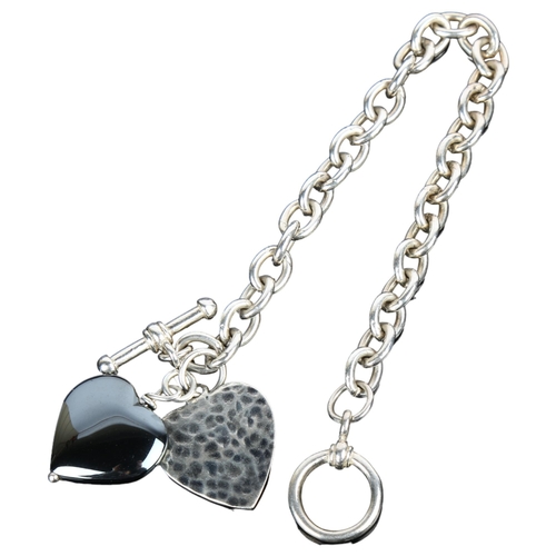 1541 - A modern sterling silver haematite cable link heart toggle bracelet, 20cm, 31g