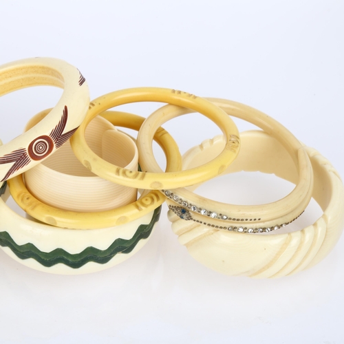 1555 - A quantity of Bakelite bangles and bracelets