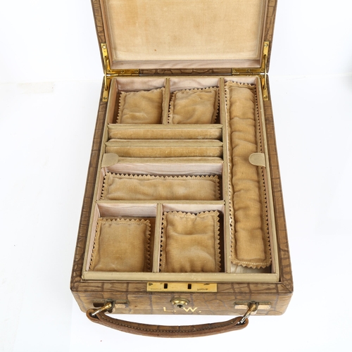 1563 - A good quality early 20th century crocodile-effect leather travelling jewellery box, with removeable... 