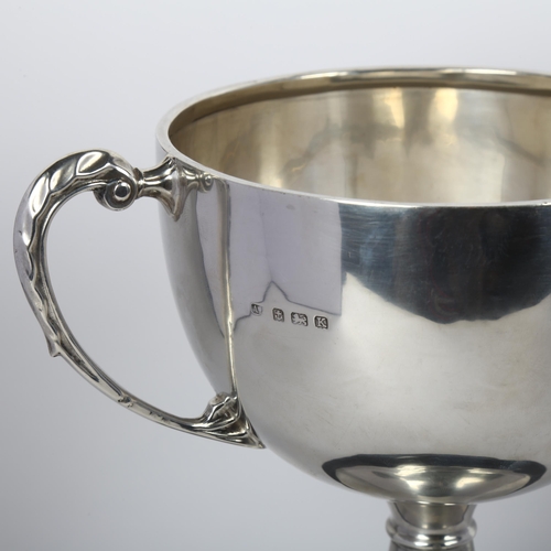 1638 - An Art Deco George V silver 2-handled trophy cup on stand, indistinct maker, Birmingham 1934, overal... 