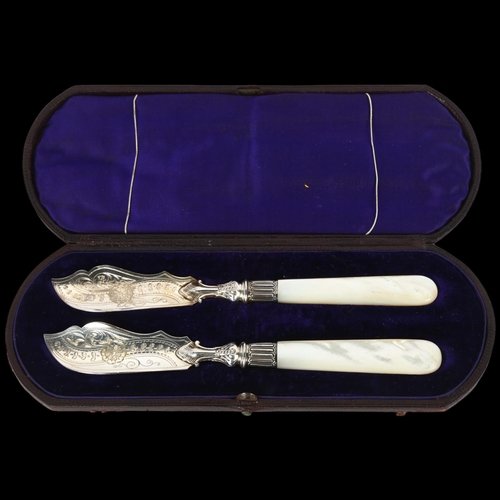 1668 - A pair of Victorian silver mother-of-pearl handled butter knives, Harrison Brothers & Howson, Sheffi... 