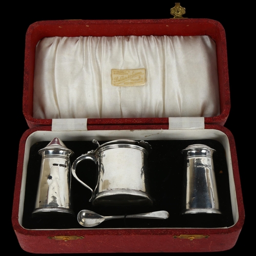 1690 - A George V silver 3-piece cruet set, probably Sydney Hall & Co, Sheffield 1933, comprising lidded ta... 