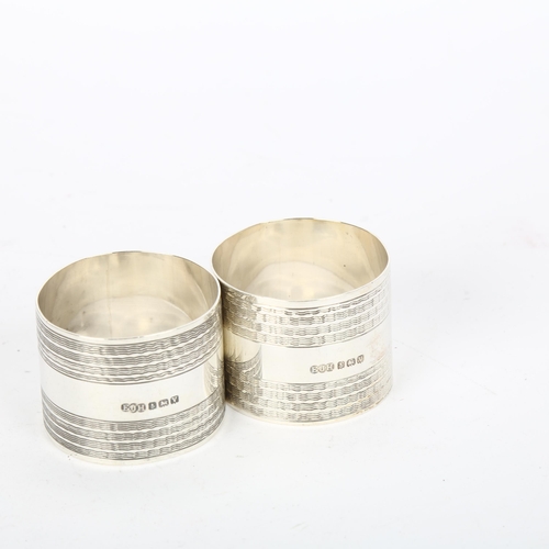 1693 - A pair of George VI silver napkin rings, Edwin Joseph Houlston, Birmingham 1945, cylindrical form wi... 