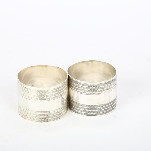 1693 - A pair of George VI silver napkin rings, Edwin Joseph Houlston, Birmingham 1945, cylindrical form wi... 