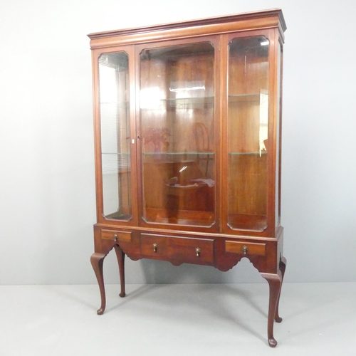 2162 - A mahogany display cabinet on stand, with single glazed door, two fixed shelves, three drawers and r... 