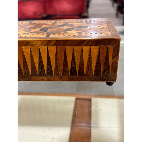 20 - 19th century Tunbridge Ware cribbage box, specimen wood cube marquetry decorated top, geometric inla... 