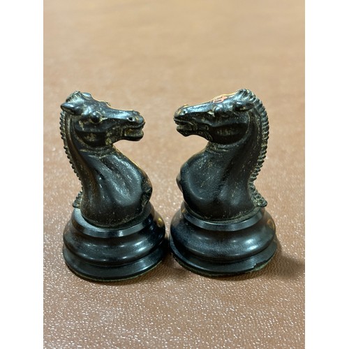 210 - Jaques of London Staunton pattern chess set, boxwood and ebonised, King height 8cm, King stamped Jaq... 