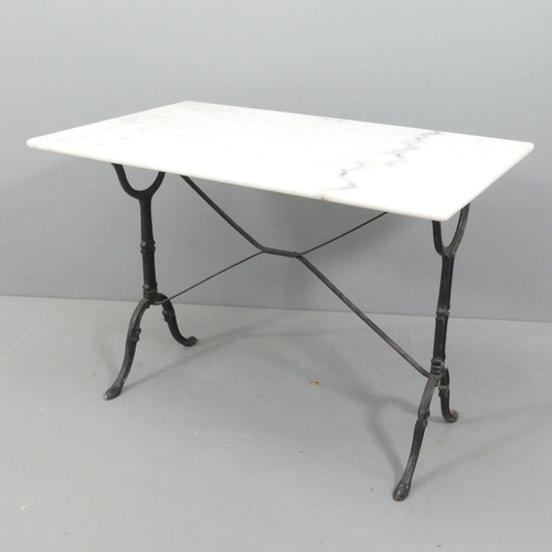 2138 - A rectangular marble-top garden table on cast iron base. 99.5x71x60cm