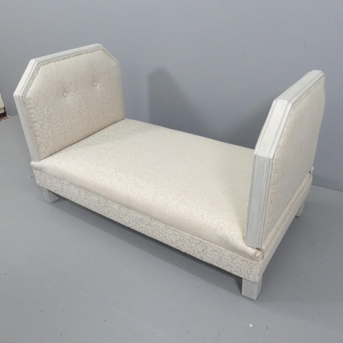 2217 - An upholstered double ended daybed with matching cushions. 127x75x71cm.