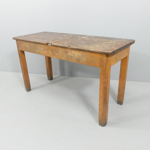 2221 - A vintage oak child's school desk, with two lifting lids. 113x64x46cm.