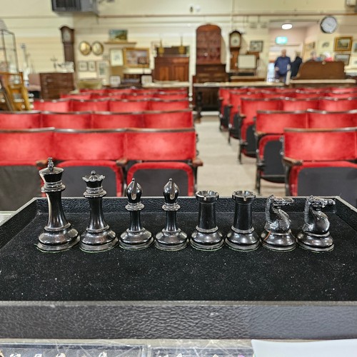 209 - Jaques Staunton pattern chess set, boxwood and ebonised, King stamped Jaques London, in original mah... 