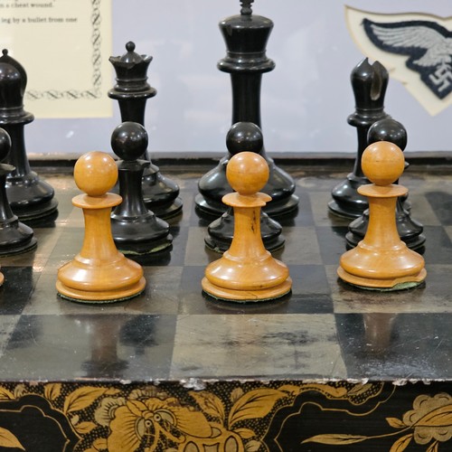 210 - Jaques of London Staunton pattern chess set, boxwood and ebonised, King height 8cm, King stamped Jaq... 