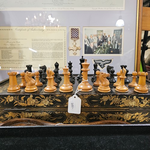 210 - Jaques of London Staunton pattern chess set, boxwood and ebonised, King height 8cm, King stamped Jaq... 