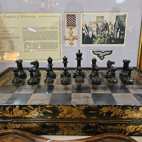 210 - Jaques of London Staunton pattern chess set, boxwood and ebonised, King height 8cm, King stamped Jaq... 