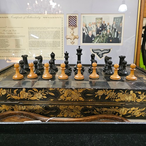 210 - Jaques of London Staunton pattern chess set, boxwood and ebonised, King height 8cm, King stamped Jaq... 