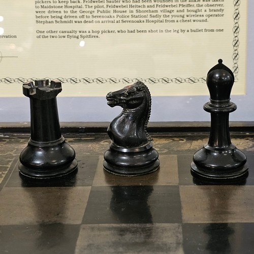 210 - Jaques of London Staunton pattern chess set, boxwood and ebonised, King height 8cm, King stamped Jaq... 