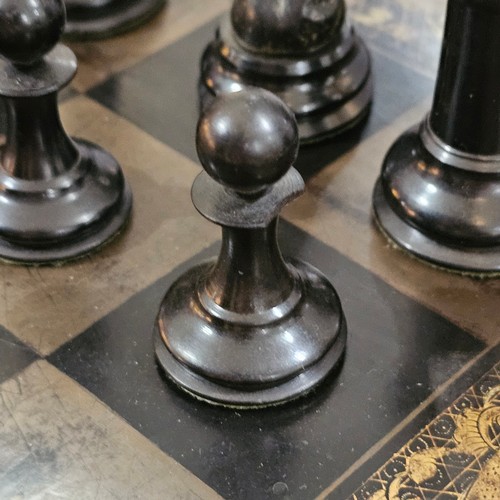 210 - Jaques of London Staunton pattern chess set, boxwood and ebonised, King height 8cm, King stamped Jaq... 