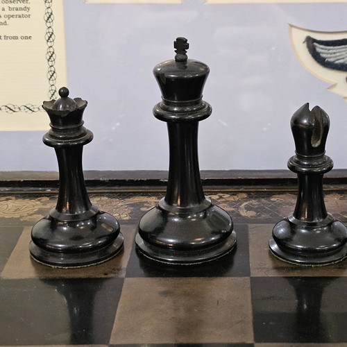 210 - Jaques of London Staunton pattern chess set, boxwood and ebonised, King height 8cm, King stamped Jaq... 