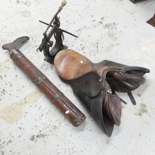 2578 - A leather saddle, an antique cobbler's anvil and a mechanical press (3).