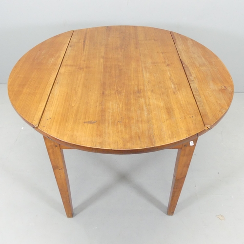 2636 - An antique mahogany circular drop-leaf dining table, raised on square tapered legs. Max dimensions 1... 