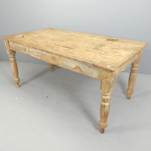 2619 - A Vintage pine scrub-top farmhouse kitchen table. 160x76x86cm.