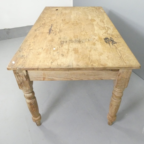 2619 - A Vintage pine scrub-top farmhouse kitchen table. 160x76x86cm.