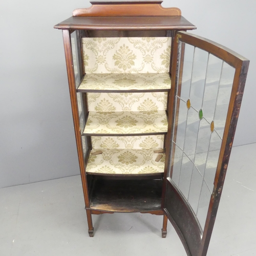 2622 - An Edwardian mahogany and satinwood strung display cabinet, with single glazed door and two adjustab... 