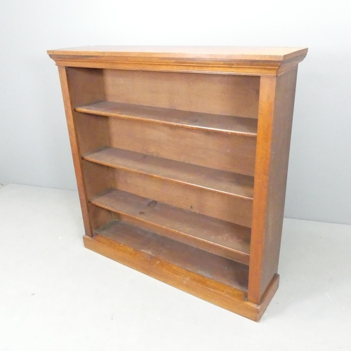 2641 - An antique mahogany open bookcase with three adjustable shelves. 107x106x28cm.