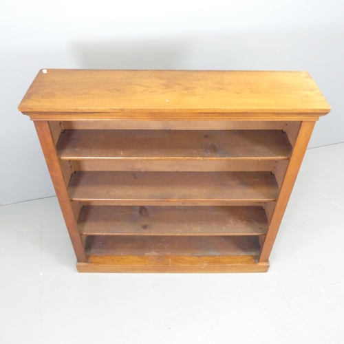 2641 - An antique mahogany open bookcase with three adjustable shelves. 107x106x28cm.