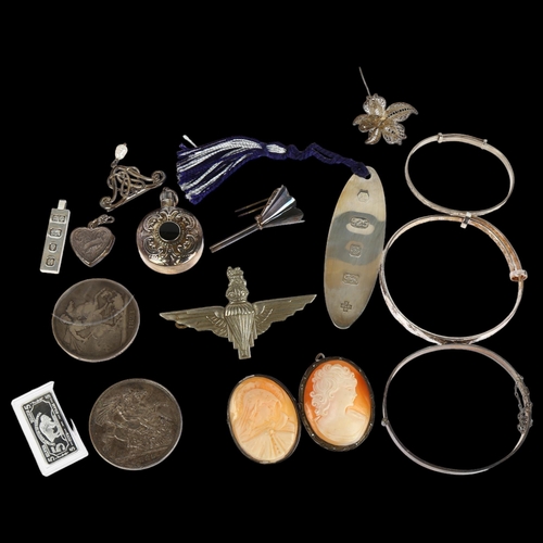 905 - Various jewellery and silver, including USA 5g fine silver ingot, sterling millennium bookmark, case... 