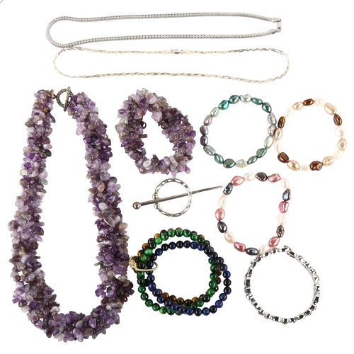 882 - Various jewellery, including silver chain necklace, Scottish style brooch etc