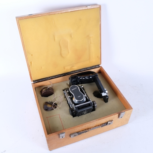 162 - A Mamiya C3 professional twin-lens reflex camera, with associated Mamiya-sekor lenses (serials 11506... 