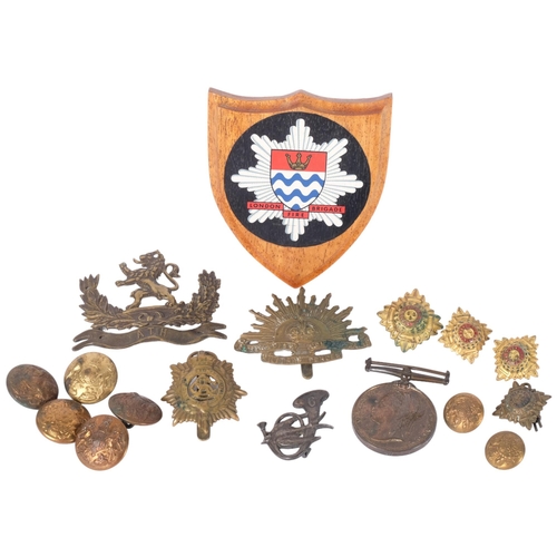 189 - A group of military buttons and badges and an oak plaque for the London Fire Brigade.