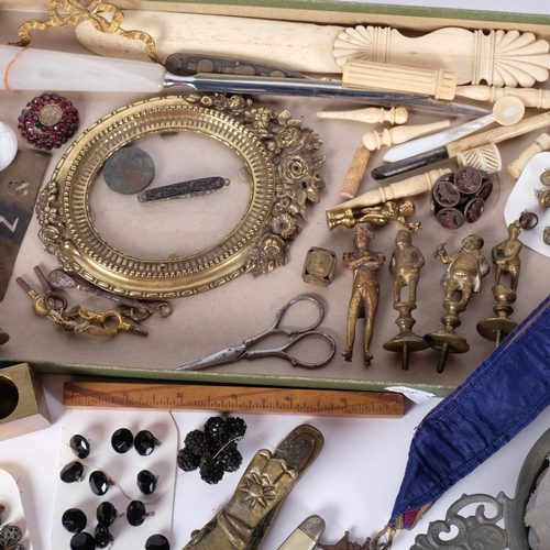 191 - A tray of various items, including a brass hand design paperclip, mother of pearl fish gaming counte... 