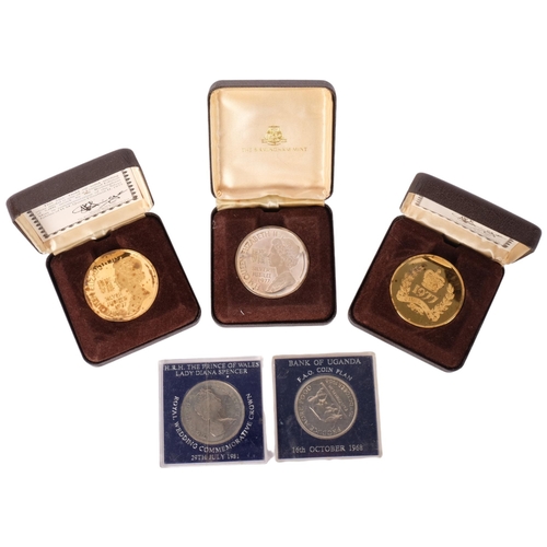 234 - A group of coins to include: 2 x 22ct gold on silver limited edition silver Jubilee coins (4682+4675... 