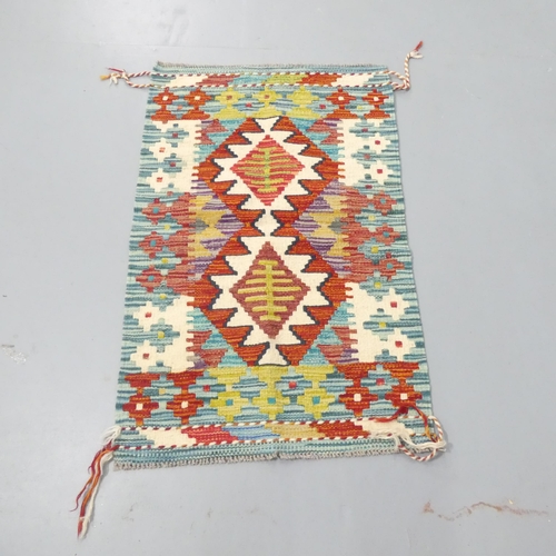 2280 - A Chobi Kilim mat. 94x60cm.