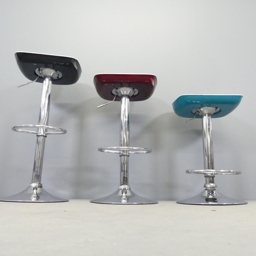 2551 - Three mid-century style moulded bar stools on chrome bases, with rise and fall mechanisms. Max heigh... 