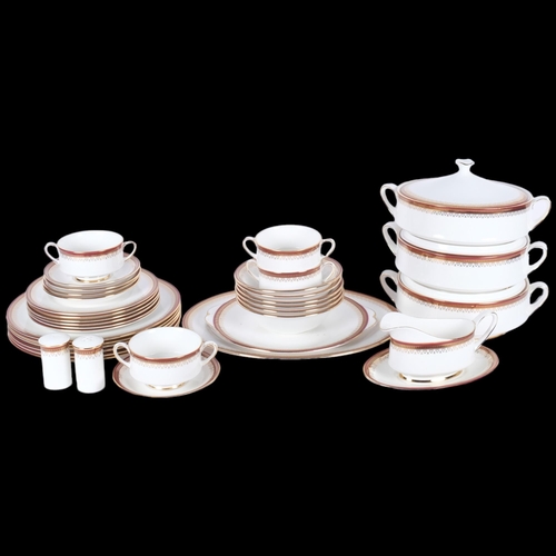 262 - 1950s Paragon china dinner service in Holyrood pattern, including 3 vegetable tureens and serving pl... 