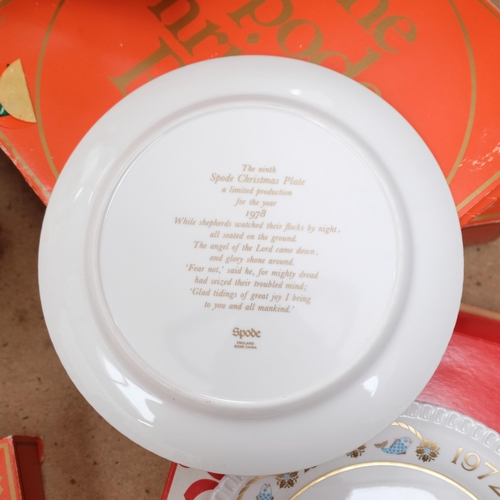 322 - A collection of boxed Spode Christmas plates, circa 1970s