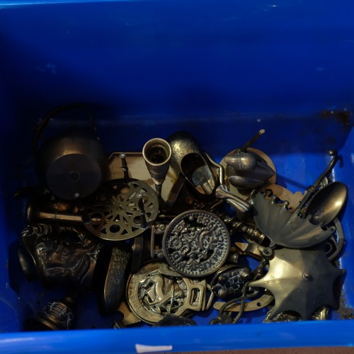 184 - A quantity of brass and copper items, including various teapots, candlesticks, pin dishes and an Art... 