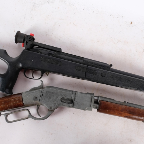 559 - Am American .177 calibre air rifle, and an Italian replica Winchester rifle