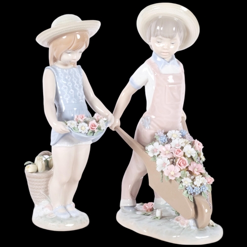 720 - A Lladro porcelain sculpture 