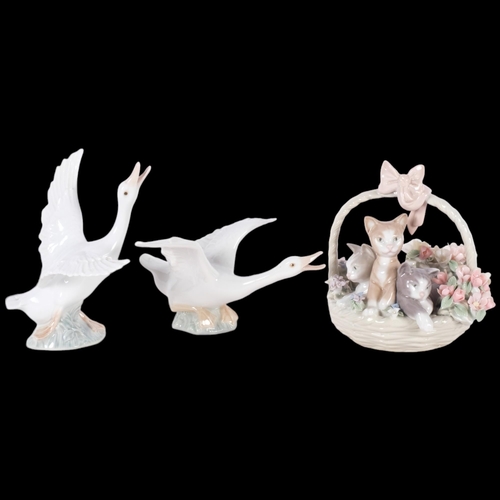 722 - 2 similar Lladro geese figurines, model ref. 1264 with associated box, and model ref. 1265, unboxed,... 