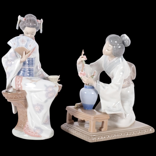 723 - 2 similar Lladro Geisha figurines, including a Geisha flower arranger, model ref. 4840, and a second... 