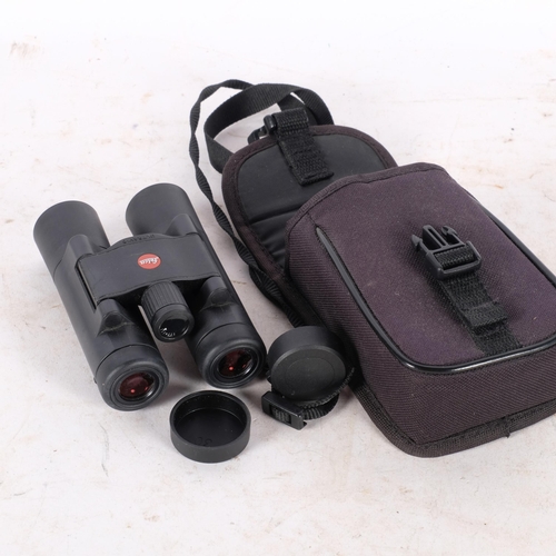 776 - A pair of Leica Trinovid 10x25 binoculars, black body, serial no. 2110719, complete with soft pouch