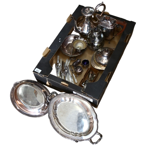 872 - A quantity of various plated items, to include tea and coffee ware, entree dishes, muffin dish and c... 