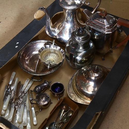 872 - A quantity of various plated items, to include tea and coffee ware, entree dishes, muffin dish and c... 