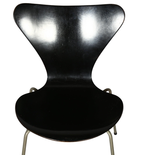 188 - ARNE JACOBSEN, an early series 7 chair by Fritz Hansen, stamped FH Denmark to the metal cap under th... 