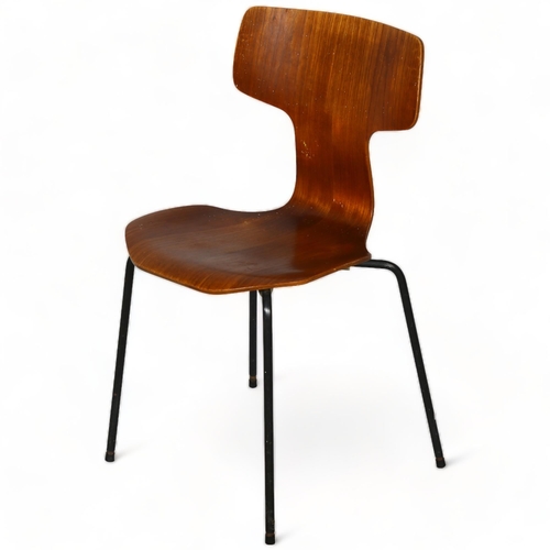 189 - ARNE JACOBSEN, a rare first edition Fritz Hansen hammer chair in bent ply with ribbed plastic coated... 