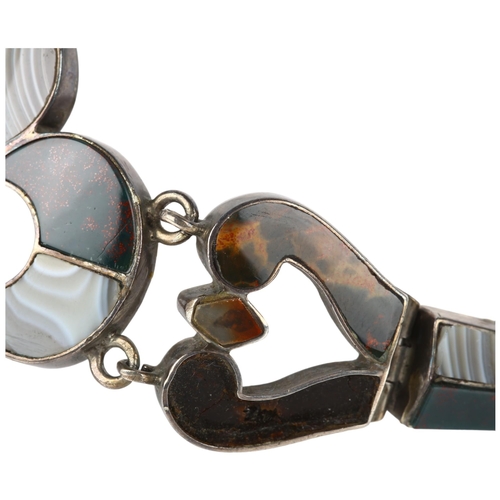 1117 - An Antique Scottish hardstone ribbon bow bracelet, circa 1880, apparently unmarked silver closed-bac... 